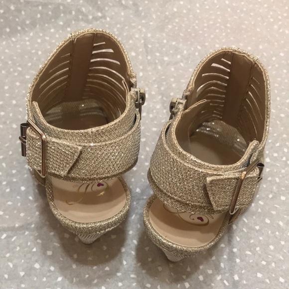 Heart in D Strappy Glitter Open-Toe Heels, Size 6 - Picture 14 of 17